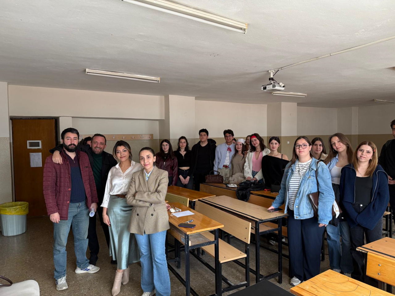 Turizm ve Otel İşletmeciliği Programında CV Hazırlama Atölyesi ve Öğrenci Buluşması Gerçekleştirildi